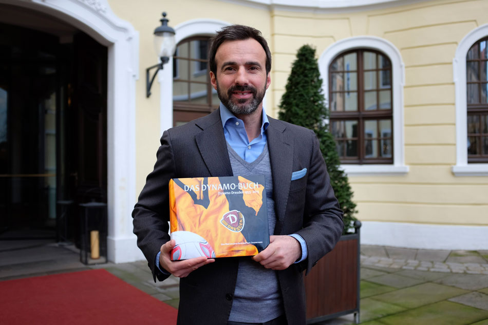 Miki Stevic mit Dynamo Buch
